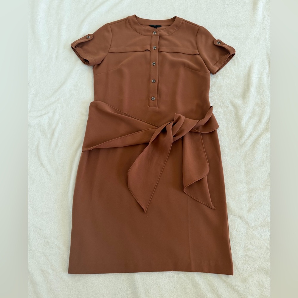 Classic Short-Sleeve Tie-Waist Dress in Brown